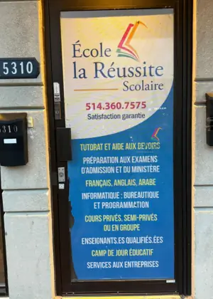 Entrée du centre scolaire – services offerts